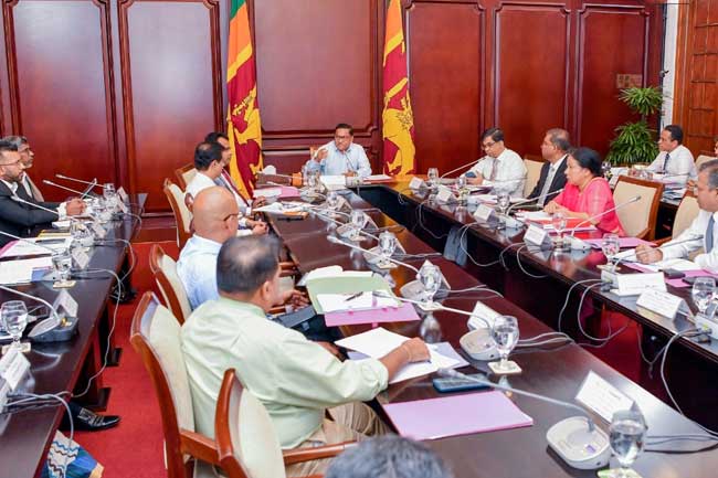 සංචාරකයන්ගේ පහසුකම් නැංවීමට වැඩසටහන් රැසක්.
