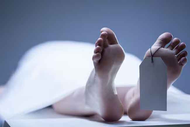 පවුල් ආරවුලක් හේතුවෙන් සැමියා බිරිඳව ගිනි තබා ඝාතනය කරයි.