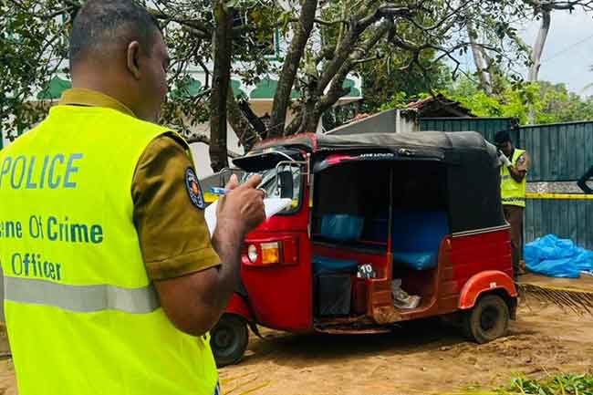 ත්‍රීරෝද රථ රියදුරු ඝාතනය කර රිය පැහැරගත් 16 හැවිරිදි සැකකරු අල්ලයි