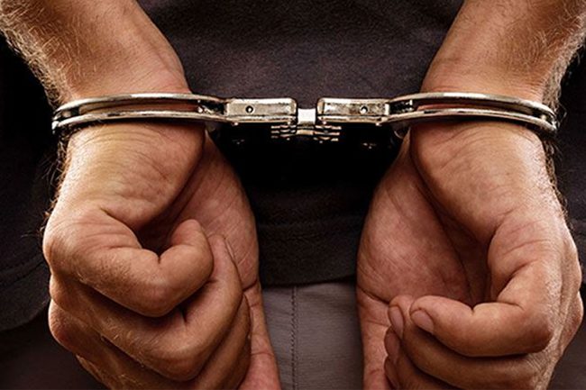 ගිනිඅවියක් සමග පුද්ගලයෙකු කඩුවෙලදී අත්අඩංගුවට.