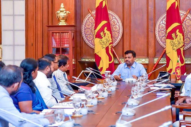 ජනපති සහ ලංවිම ඉංජිනේරු වෘත්තීය සමිති නියෝජිතයන් අතර හමුවක්.