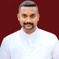 මහින්ද රාජපක්ෂගේ කෝටි 93,000ක මුදල පවරාගෙන 155,000 ගානේ මහජනතාවට බෙදා දෙන්න – පොහොට්ටුවේ පසන් කස්තුරි.