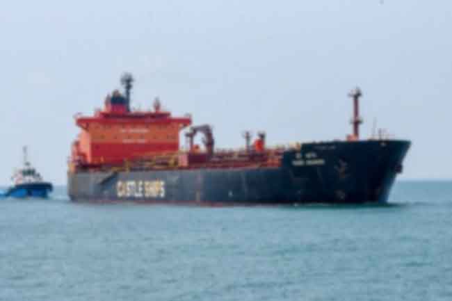 මැදපෙරදිග යුද ගැටුම් ආරම්භ වීමෙන් පසුව එන පළමු බොරතෙල් නැව අද දිවයිනට.