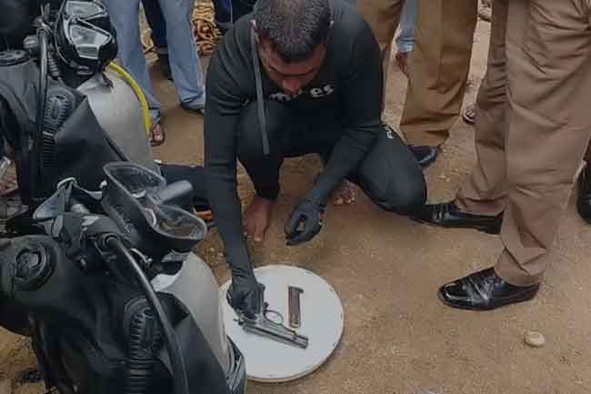 යටියන්තොට ට්‍රැෆික් OICගේ අස්ථානගතවූ ගිනිඅවිය යටියන්තොට පාලම අසලින් සොයා ගැනේ.
