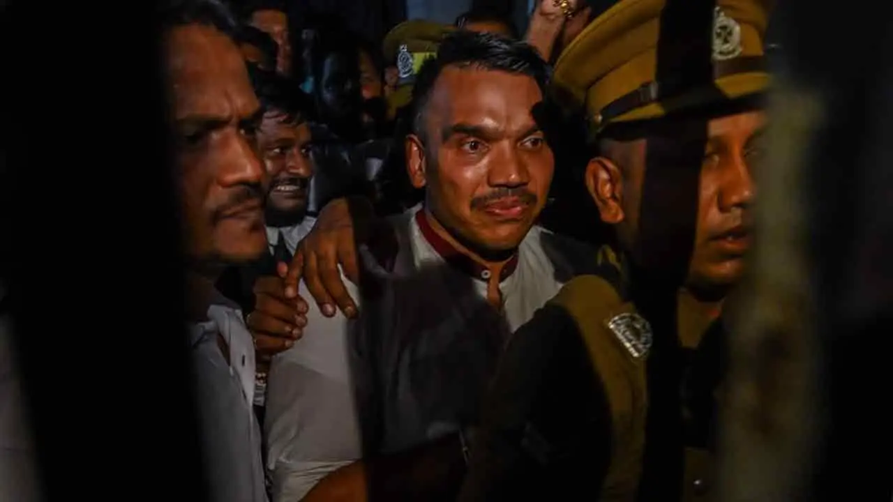 නාමල්ට ගෙදරින් කෑම කන්න අවසර.